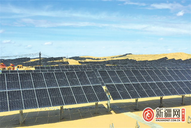 沙漠中有片“蓝色的海”——米东区北部沙漠光伏基地项目建设一线扫描
